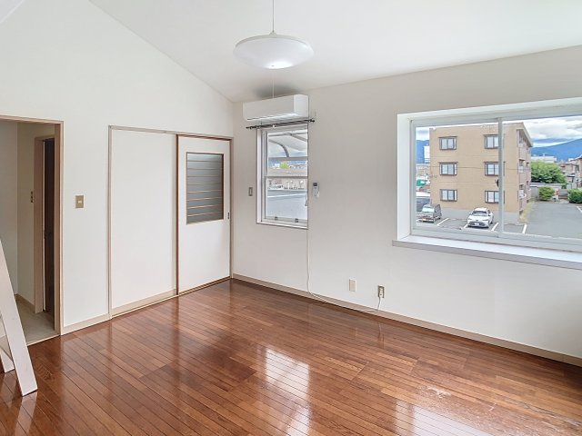 クリスタルハイツ（城西）の居間・リビング