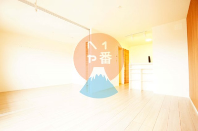 【内装】 | フォーリーフ | 開放感のあるお部屋ですね
