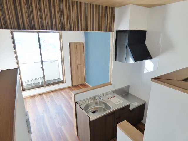 【内装】 | グランコムメゾン上野中 | 居室を見下ろせます。相手を近くに感じたい新婚様におすすめ♪　※掲載画像は同タイプの別室内画像のためイメージとしてご参照ください。