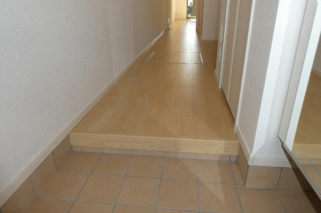 ル　レーヴBの玄関