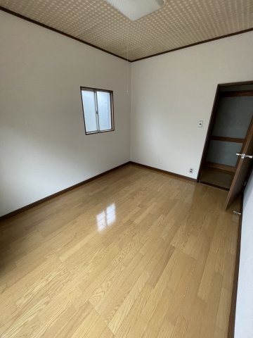 川奈　売アパートの洋室|1階