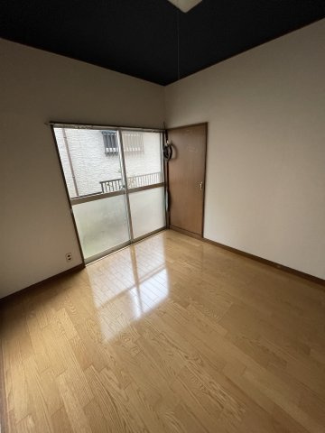 川奈　売アパートの洋室|1階