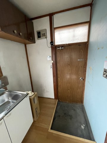 川奈　売アパートの玄関|2階