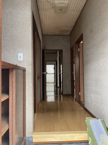 川奈　売アパートの玄関|1階　玄関