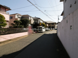 【前面道路含む現地写真】
