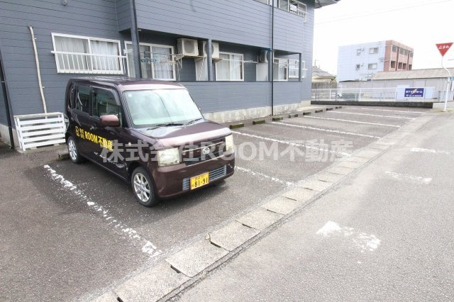 クレス中村の駐車場|カースペースがあります