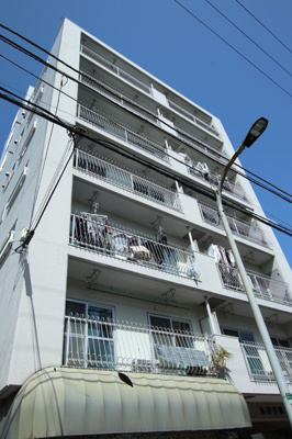 鉄筋コンクリート７階建てマンション
