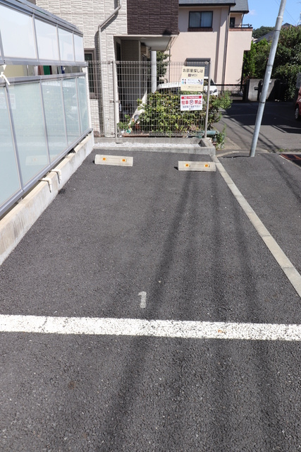 リブリ・エクレールの駐車場
