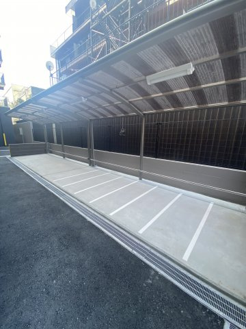 AZUR（アジュール）日吉町の駐車場