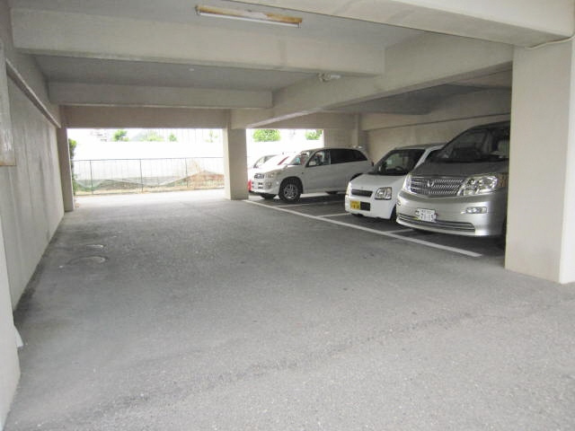 パールハイツの駐車場