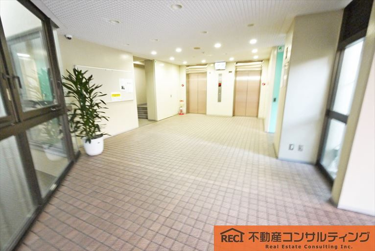 ポートピアプラザB棟のエントランス