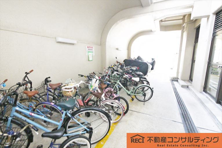 ポートピアプラザB棟の駐車場