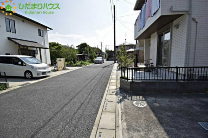 北区吉野町1丁目　中古一戸建ての前面道路含む現地写真