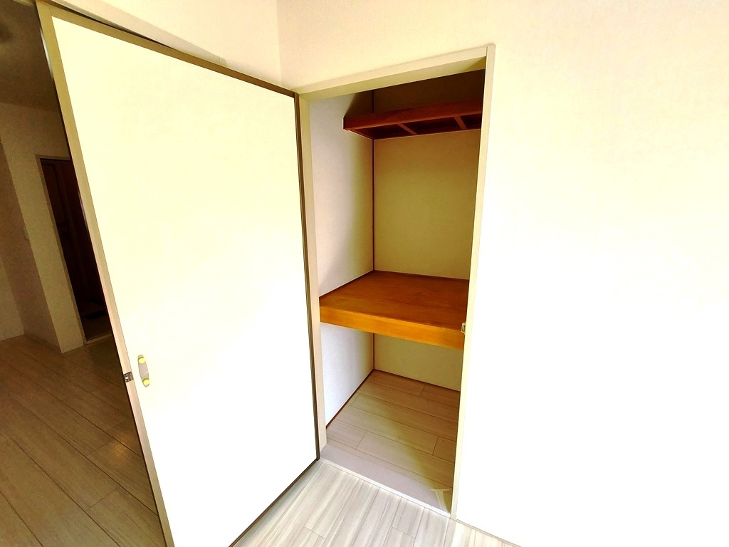 エバーグリーン三ツ相 C棟の洗面所