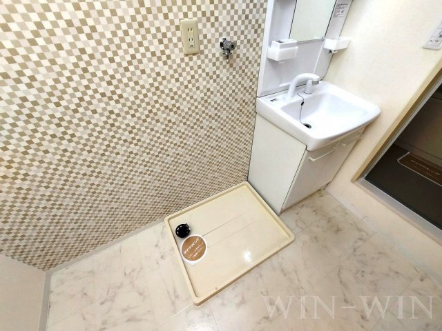 エバーグリーン三ツ相 C棟の玄関