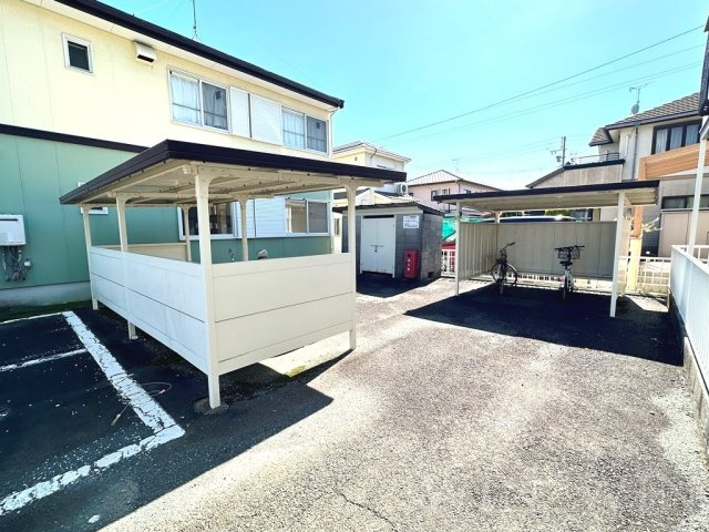 エバーグリーン三ツ相 C棟の玄関