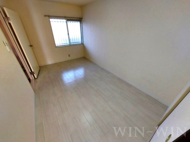 エバーグリーン三ツ相 C棟の和室