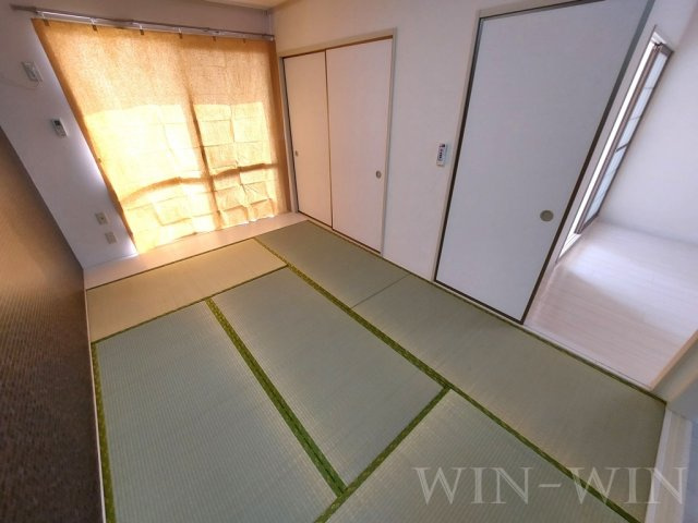 エバーグリーン三ツ相 C棟の和室
