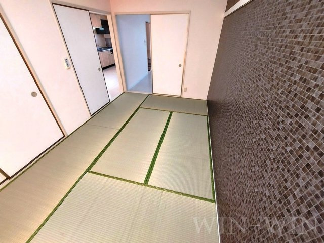 エバーグリーン三ツ相 C棟の和室