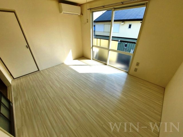 エバーグリーン三ツ相 C棟の居間・リビング