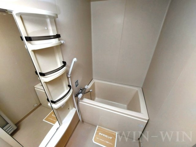 エバーグリーン三ツ相 C棟の浴室