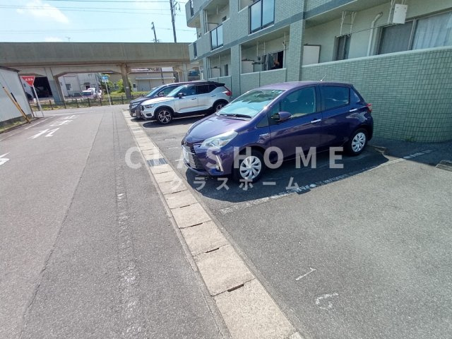 ハウス桐里の駐車場