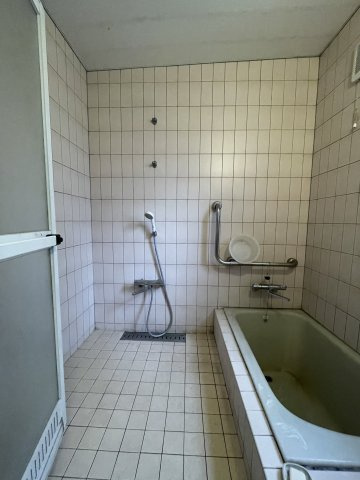 津山市山北　中古住宅　7LDKの浴室