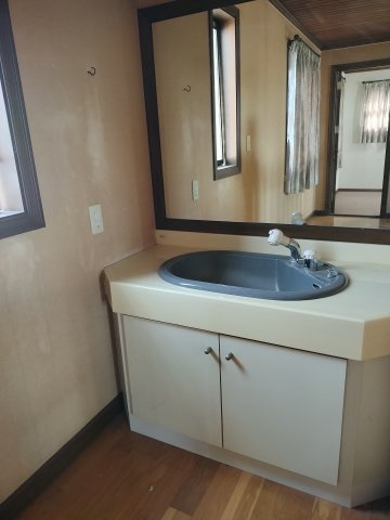 津山市山北　中古住宅　7LDKの独立洗面台|２F　洗面台