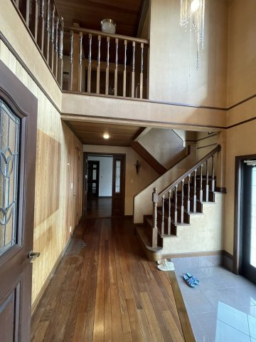 津山市山北　中古住宅　7LDKの玄関