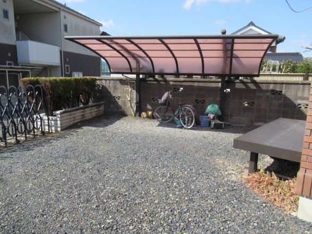 津山市山北　中古住宅　7LDKの駐車場