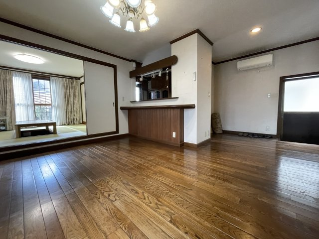 津山市山北　中古住宅　7LDKの居間・リビング