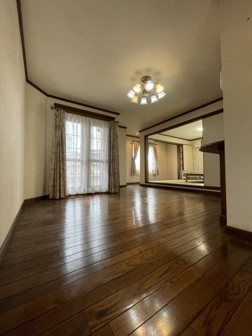 津山市山北　中古住宅　7LDKの居間・リビング