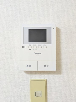 【セキュリティ】 | ハイツ立川 | モニター機能付きインターホンで来訪者を確認できます。セキュリティ対策も万全です。
