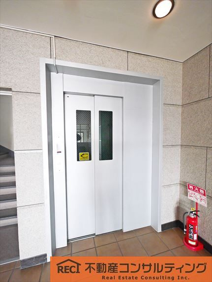 芦屋山打出住宅のエントランス