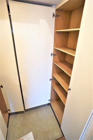 ユーコート東船橋の内装|玄関にも収納あります