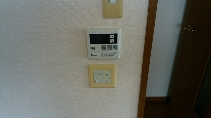 プランドール南の設備|給湯リモコンと自動水抜き栓
