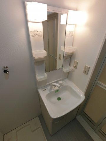 ＬＥＯ弐拾六番館の独立洗面台