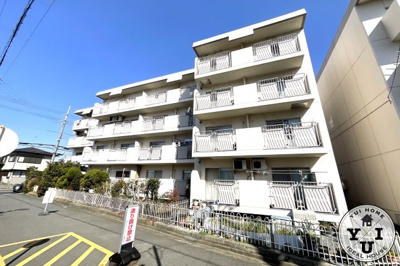 【外観】 | 南宇治ローレルコートC棟 | スーパー《フレンドマート》が隣にあり、毎日のお買物がラクラクです(*´▽｀*)買い忘れもすぐに買い足しに行けますね♪