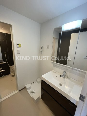 Fortunato 扇町の洗面所|脱衣スペースもあります