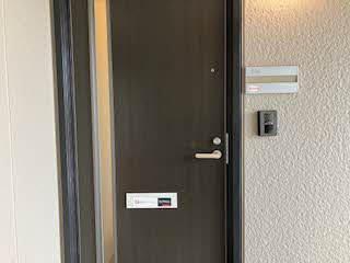 フレグランス加納の玄関