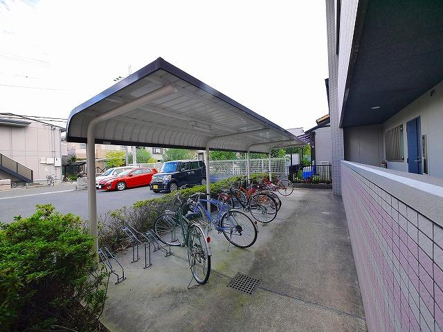 クレール西大寺のその他共用部分|屋根付き駐輪場です