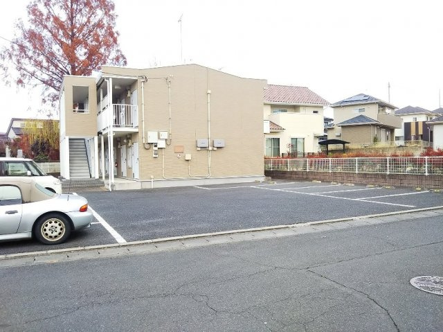 レオパレスグリーンヒルズの駐車場