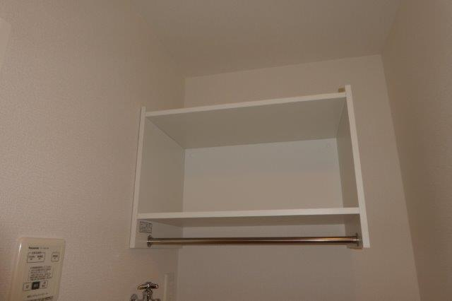 D-room老松の洗面所|洗濯機置き場　棚