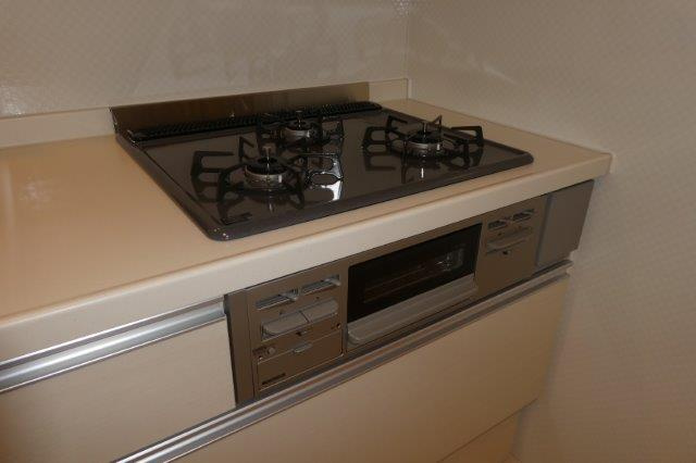 D-room老松のキッチン|3口ガスコンロ