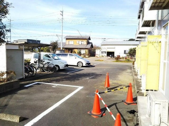 レオパレスパティオの駐車場
