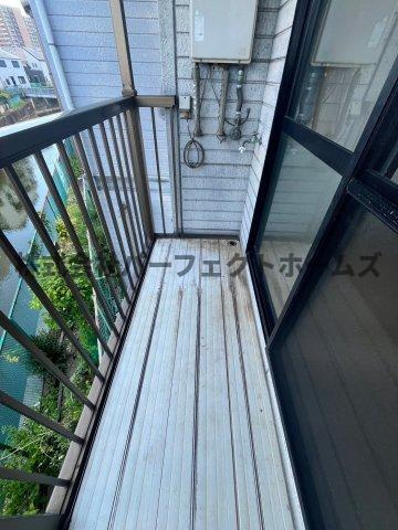 パルメゾンひろⅢのバルコニー|外からの目が気にならないバルコニーで洗濯物が干せます