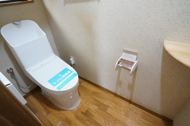 【トイレ】 | 天明町貸家 | リモコン式温水洗浄便座（1F）
