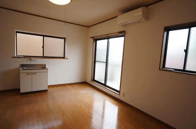 【寝室】 | 天明町貸家 | シンク付でプライベートミニバーOK
