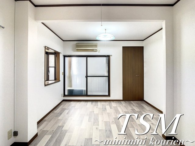 フロール館香里の洋室