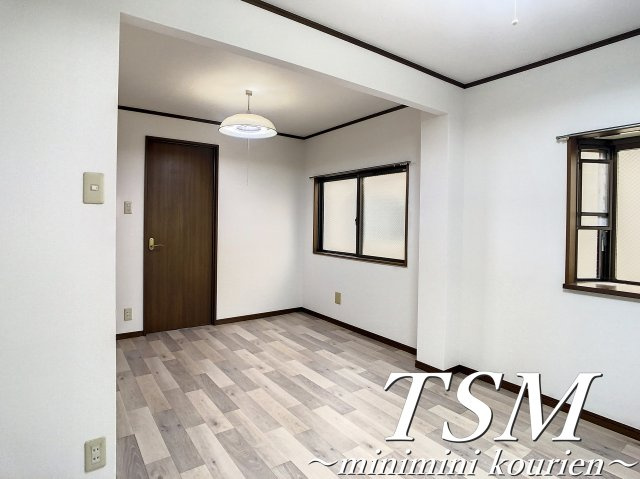 フロール館香里の洋室